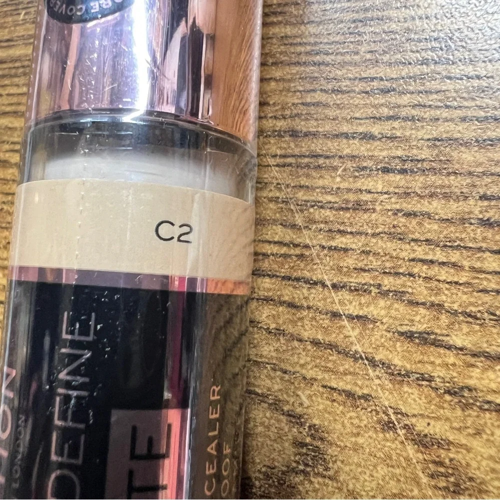Revolution C-2 Conceal & Define Infinite Long Wear Concealer Crease Proof
